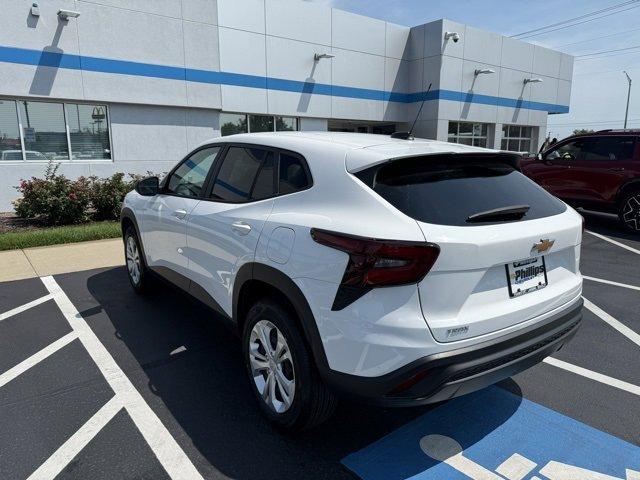 Photo of 2025 Summit White Chevrolet Trax