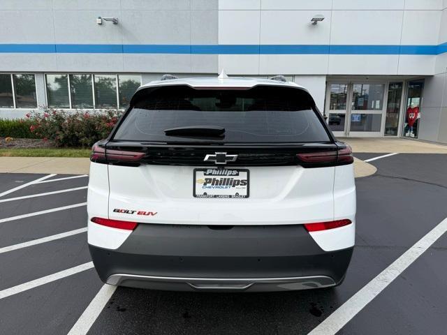 Photo of 2023 Summit White Chevrolet Bolt EUV