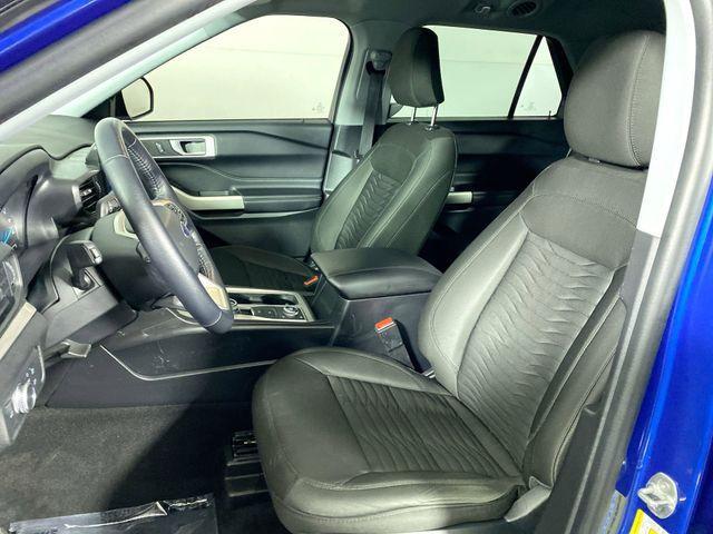 Photo of 2021 Atlas Blue Metallic Ford Explorer