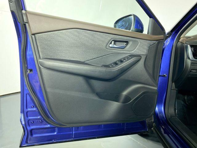 Photo of 2021 Caspian Blue Nissan Rogue