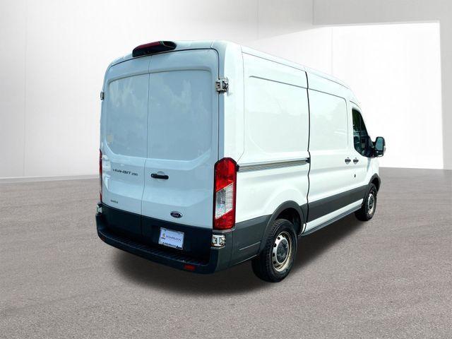 Photo of 2018 Oxford White Ford Transit-250