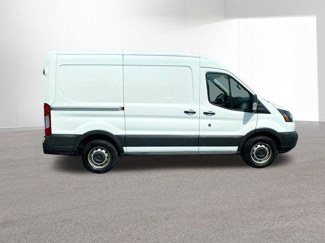 Photo of 2018 Oxford White Ford Transit-250