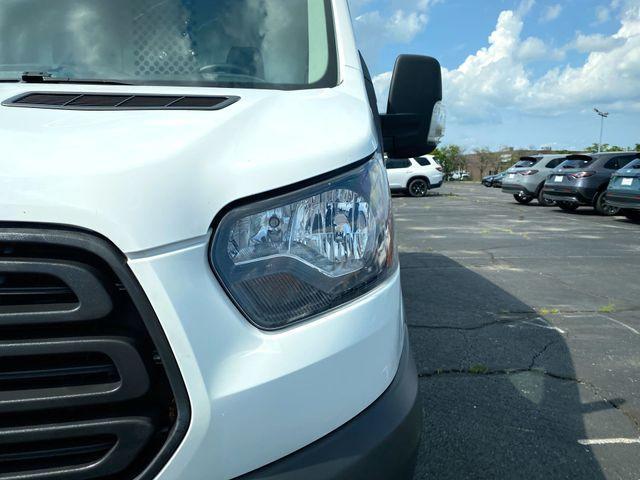 Photo of 2018 Oxford White Ford Transit-250