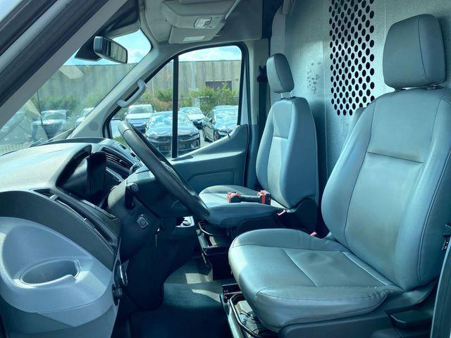 Photo of 2018 Oxford White Ford Transit-250