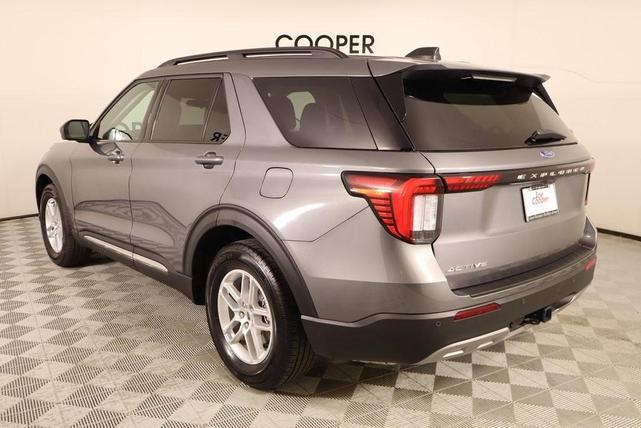 Photo of 2025 Gray Metallic Ford Explorer