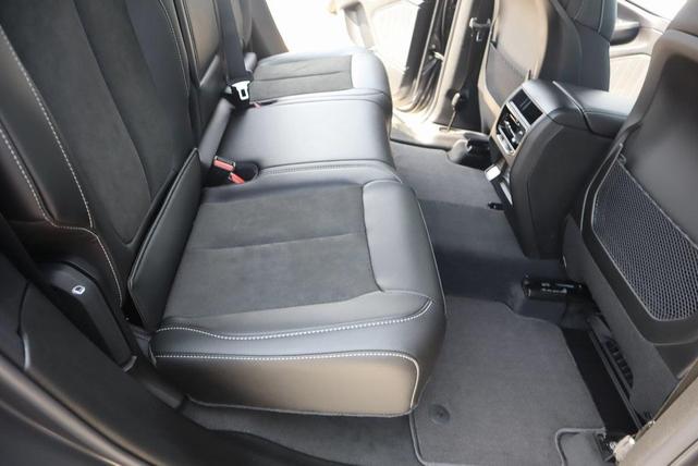 Photo of 2025 Metallic Jeep Grand Cherokee