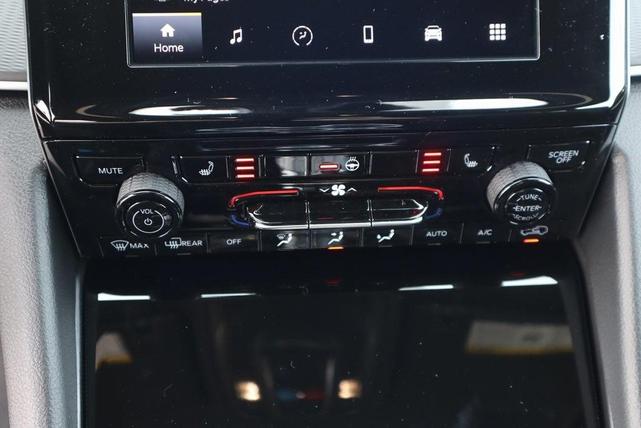 Photo of 2025 Metallic Jeep Grand Cherokee