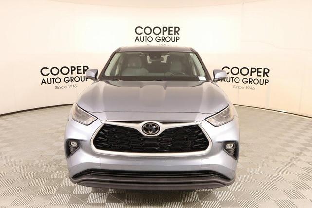 Photo of 2022 Gray Toyota Highlander