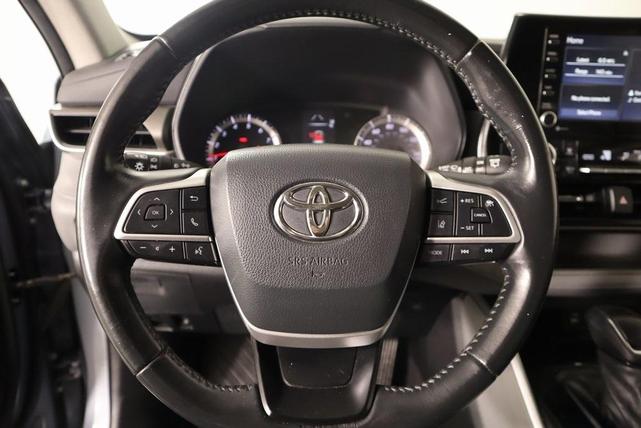 Photo of 2022 Gray Toyota Highlander