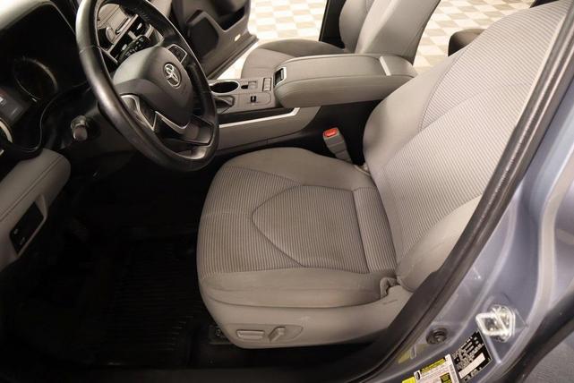 Photo of 2022 Gray Toyota Highlander