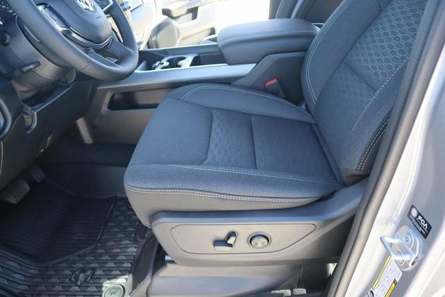 Photo of 2025 Billet Silver Metallic Clearcoat RAM 1500