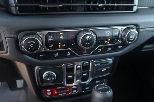 Photo of 2025 Anvil Clearcoat Jeep Gladiator
