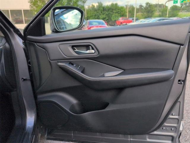 Photo of 2024 Gray Nissan Rogue