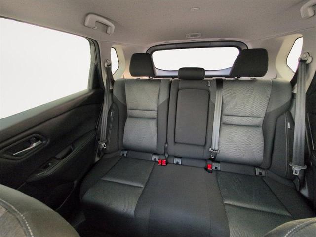 Photo of 2024 Gray Nissan Rogue