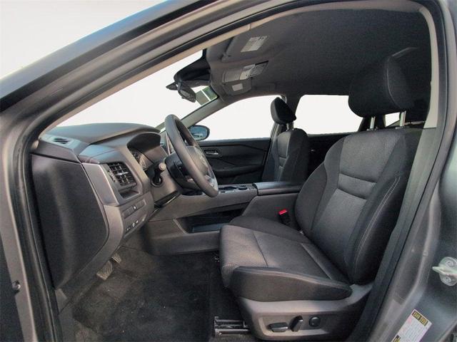 Photo of 2024 Gray Nissan Rogue
