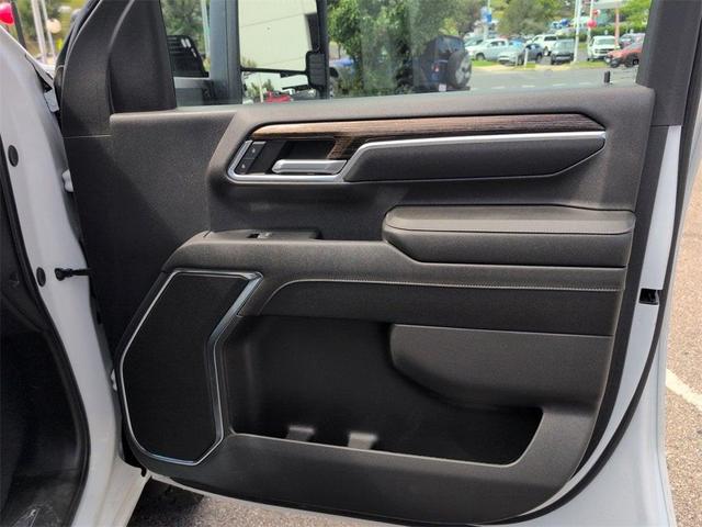 Photo of 2024 Summit White GMC Sierra 3500