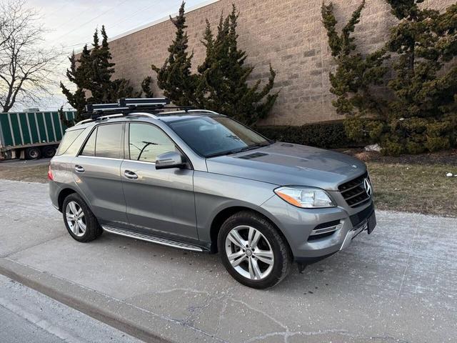 Photo of 2015 Silver Mercedes-Benz M-Class