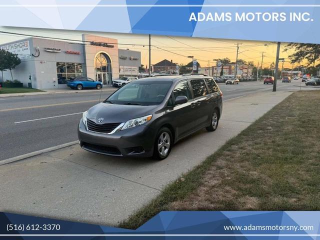 Photo of 2014 Gray Toyota Sienna
