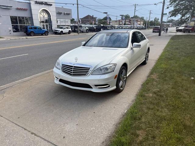 Photo of 2013 White Mercedes-Benz S-Class