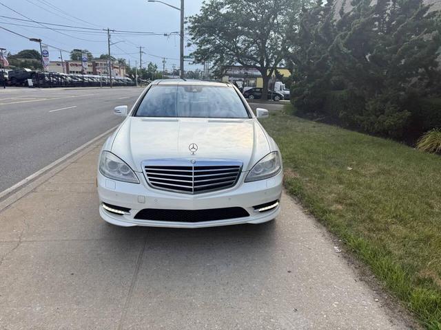 Photo of 2013 White Mercedes-Benz S-Class