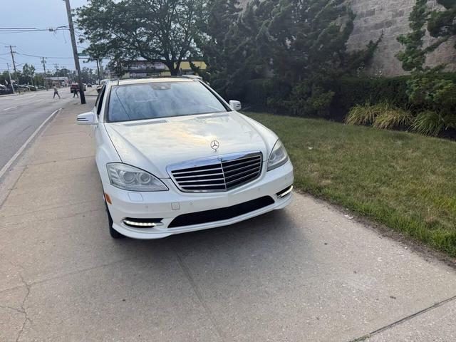 Photo of 2013 White Mercedes-Benz S-Class