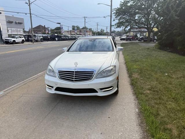Photo of 2013 White Mercedes-Benz S-Class