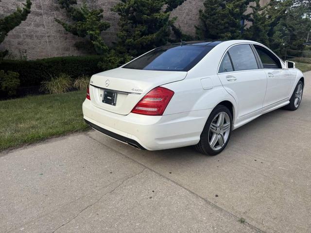Photo of 2013 White Mercedes-Benz S-Class