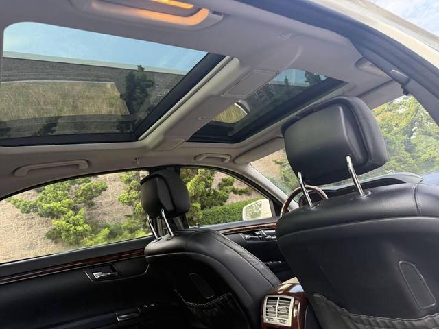 Photo of 2013 White Mercedes-Benz S-Class