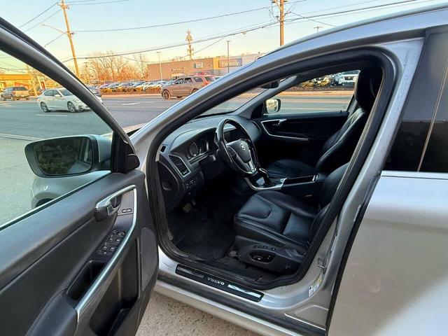 Photo of 2016 Gray Volvo XC60