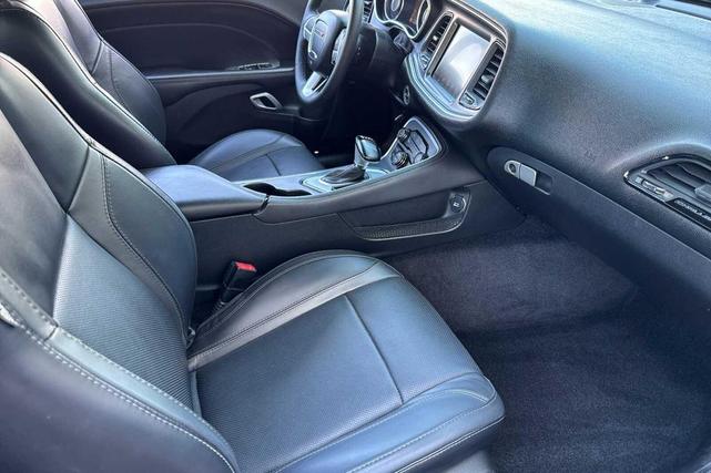 Photo of 2015 Pitch Black Clearcoat Dodge Challenger
