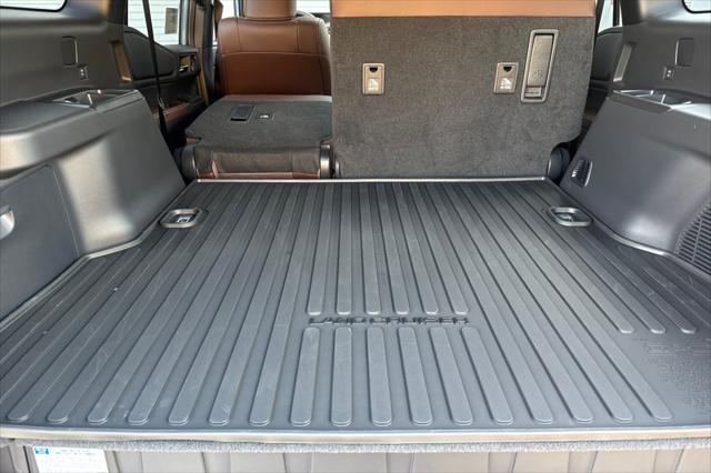 Photo of 2025 Heritage Blue / Grayscape [Extra_Cost_Color] Toyota Land Cruiser