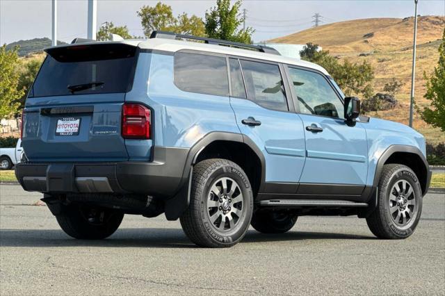 Photo of 2025 Heritage Blue / Grayscape [Extra_Cost_Color] Toyota Land Cruiser