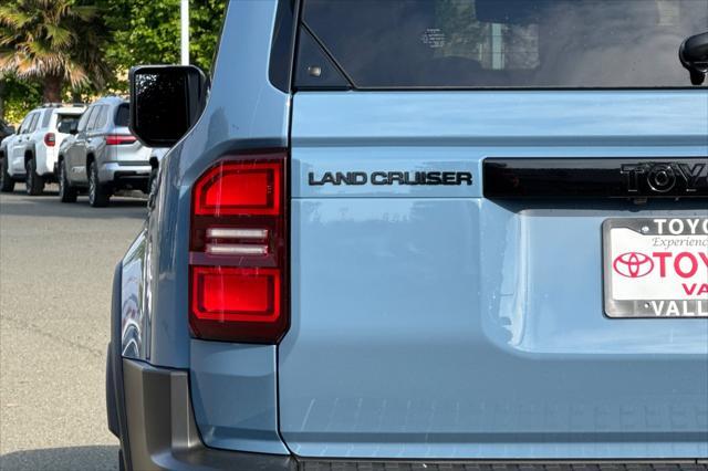 Photo of 2025 Heritage Blue / Grayscape [Extra_Cost_Color] Toyota Land Cruiser
