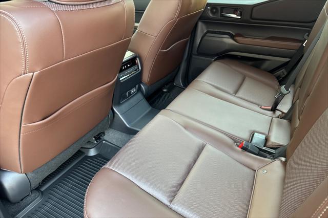 Photo of 2025 Heritage Blue / Grayscape [Extra_Cost_Color] Toyota Land Cruiser