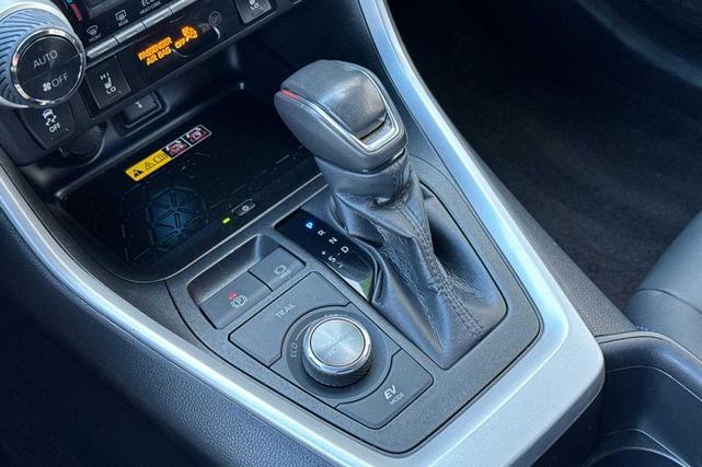 Photo of 2022 Blizzard Pearl/Midnight Black Metallic Toyota RAV4 Hybrid