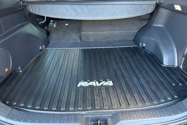 Photo of 2022 Blizzard Pearl/Midnight Black Metallic Toyota RAV4 Hybrid