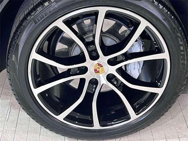 Photo of 2023 Black Porsche Cayenne