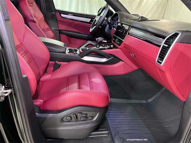 Photo of 2023 Black Porsche Cayenne
