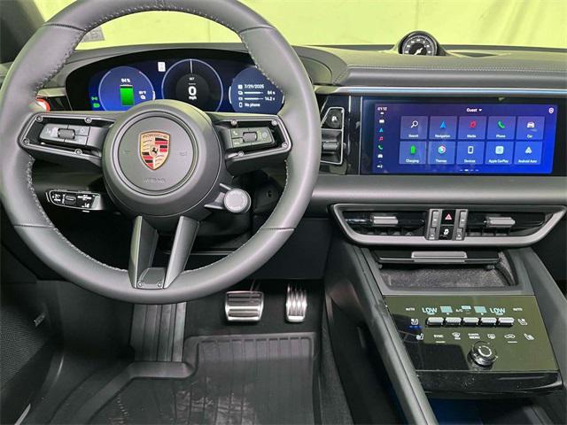Photo of 2025 Green Porsche Macan