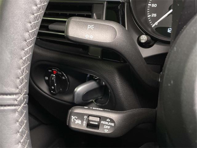 Photo of 2022 White Porsche Macan