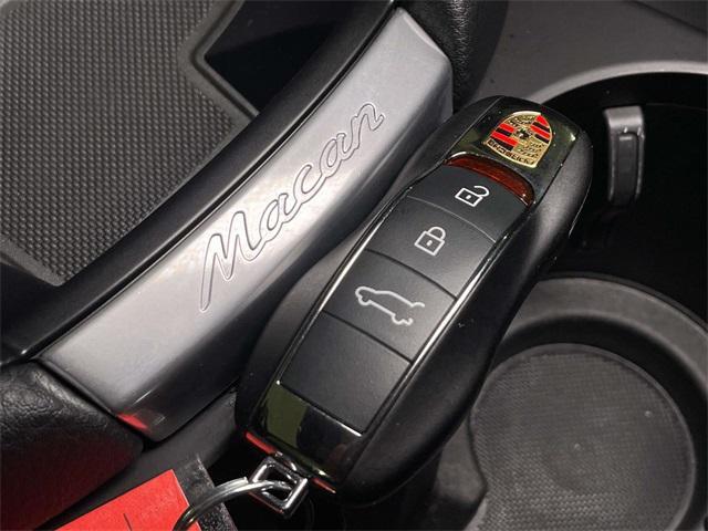 Photo of 2022 White Porsche Macan
