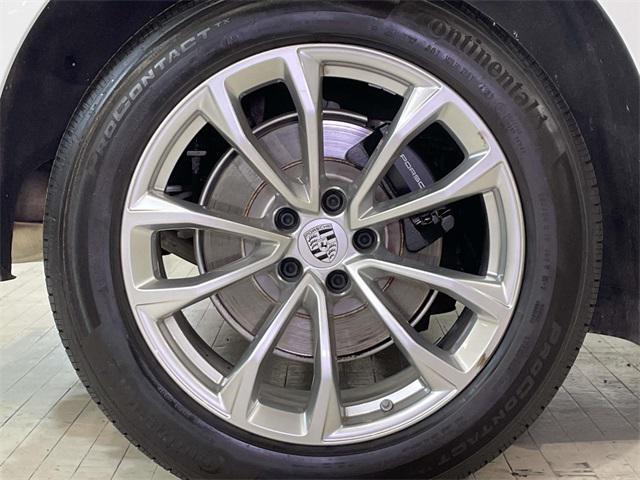 Photo of 2022 White Porsche Macan