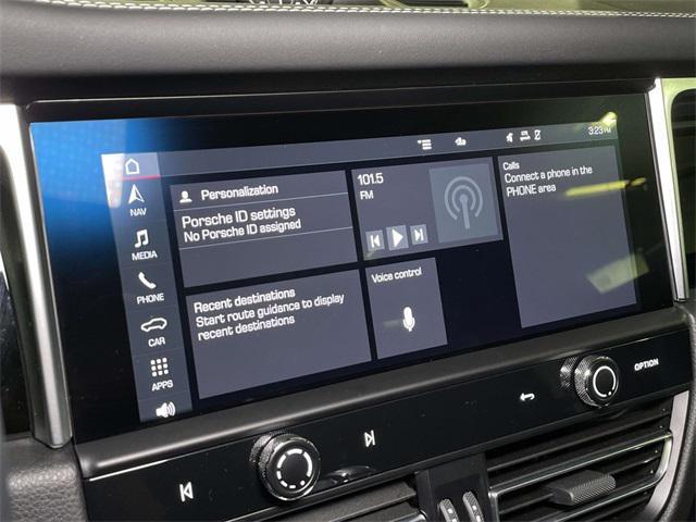 Photo of 2022 White Porsche Macan