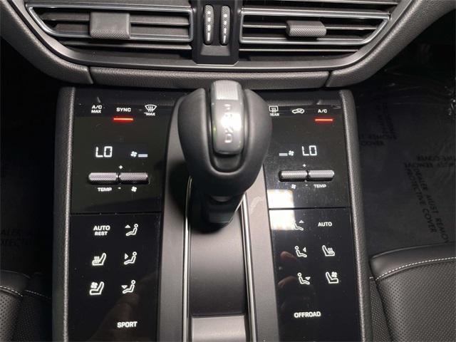 Photo of 2022 White Porsche Macan