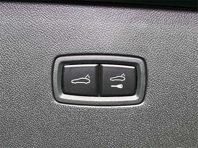 Photo of 2025 Black Metallic Porsche Cayenne
