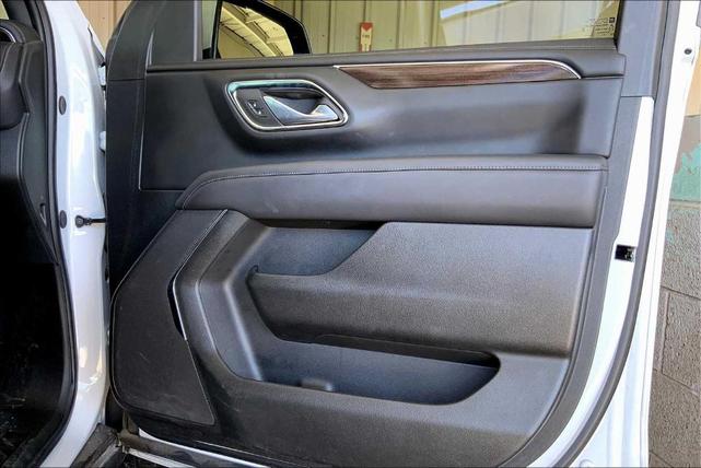 Photo of 2024 Summit White GMC Yukon