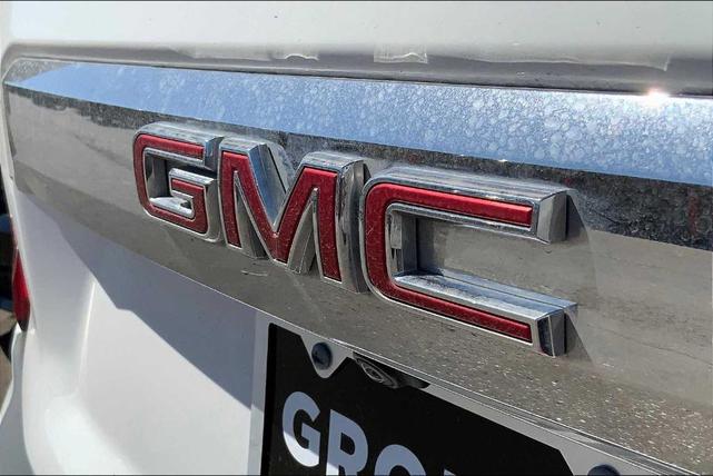 Photo of 2024 Summit White GMC Yukon