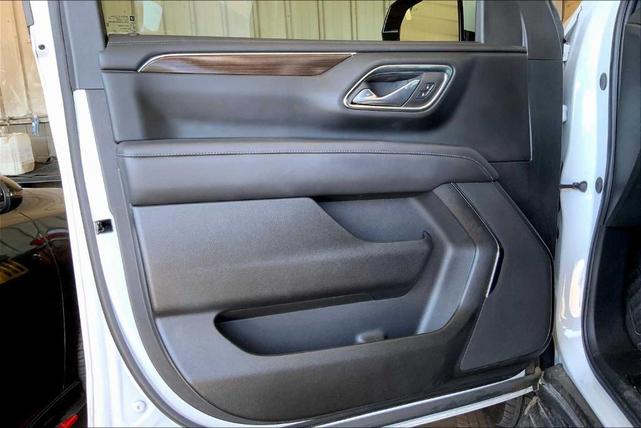 Photo of 2024 Summit White GMC Yukon