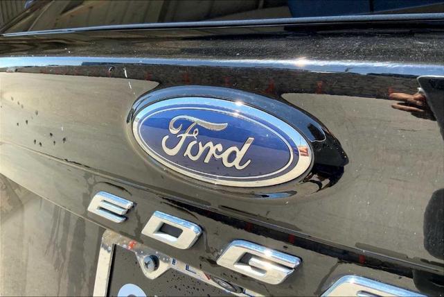 Photo of 2023 Agate Black Metallic Ford Edge