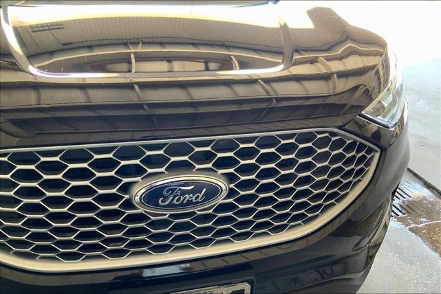 Photo of 2023 Agate Black Metallic Ford Edge